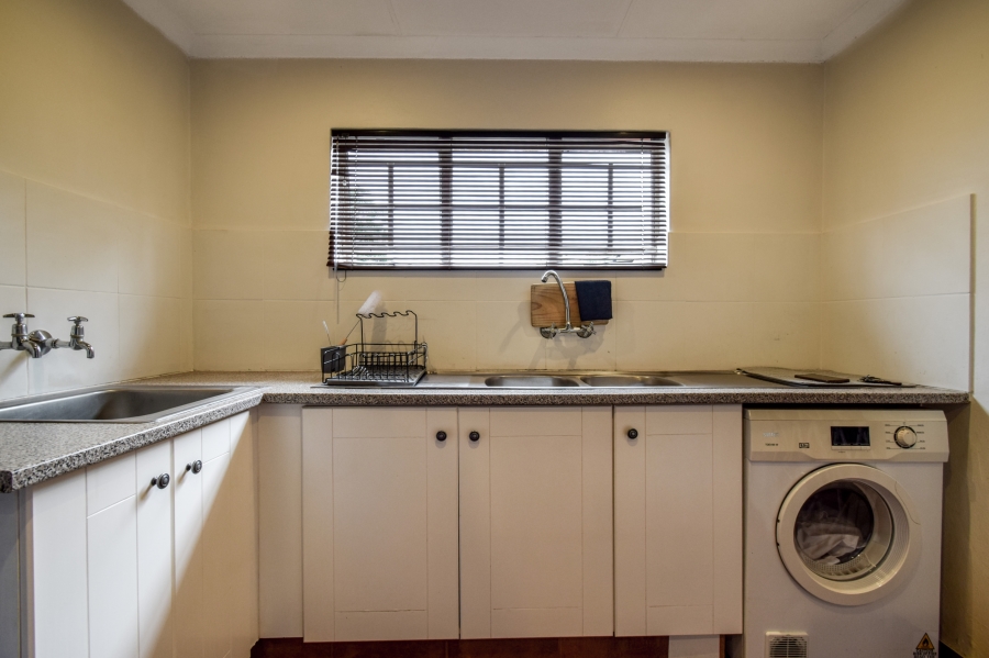 5 Bedroom Property for Sale in Wierda Park Gauteng
