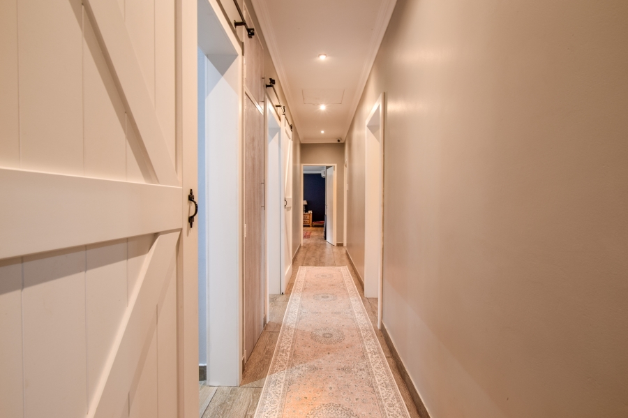 5 Bedroom Property for Sale in Wierda Park Gauteng