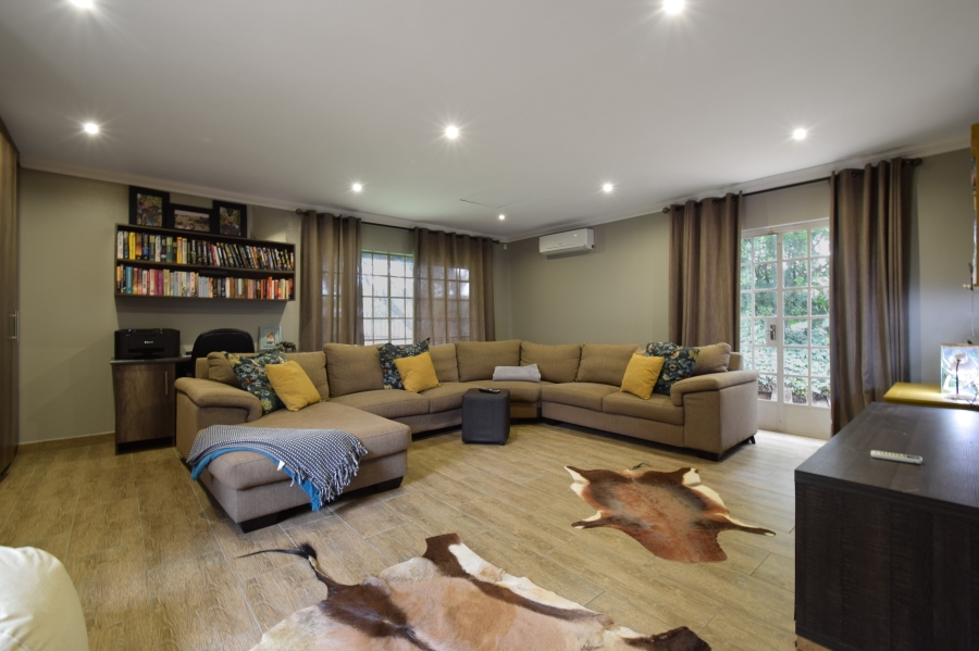 5 Bedroom Property for Sale in Wierda Park Gauteng