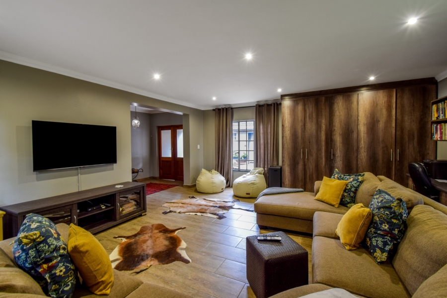 5 Bedroom Property for Sale in Wierda Park Gauteng