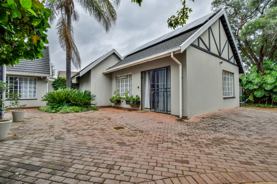 5 Bedroom Property for Sale in Wierda Park Gauteng