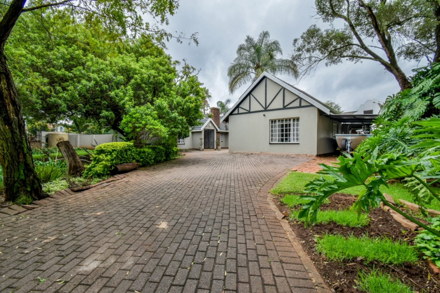 5 Bedroom Property for Sale in Wierda Park Gauteng