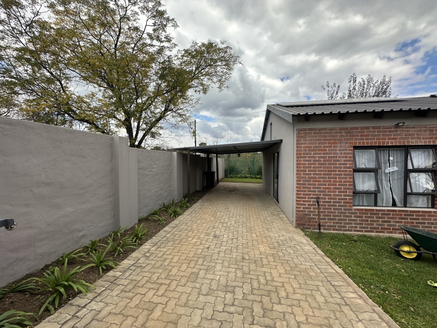 To Let 1 Bedroom Property for Rent in Chartwell Gauteng