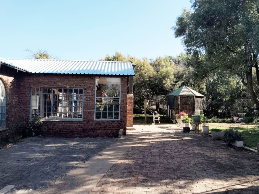 5 Bedroom Property for Sale in Kameeldrift West Gauteng