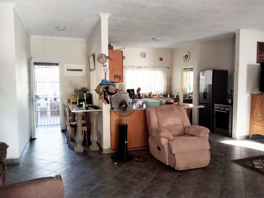 5 Bedroom Property for Sale in Kameeldrift West Gauteng