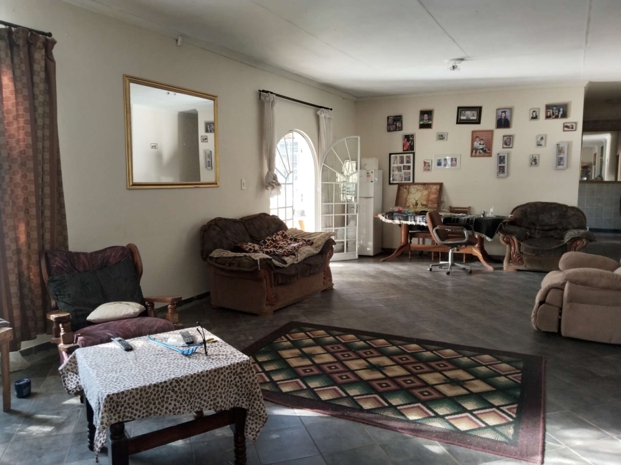 5 Bedroom Property for Sale in Kameeldrift West Gauteng