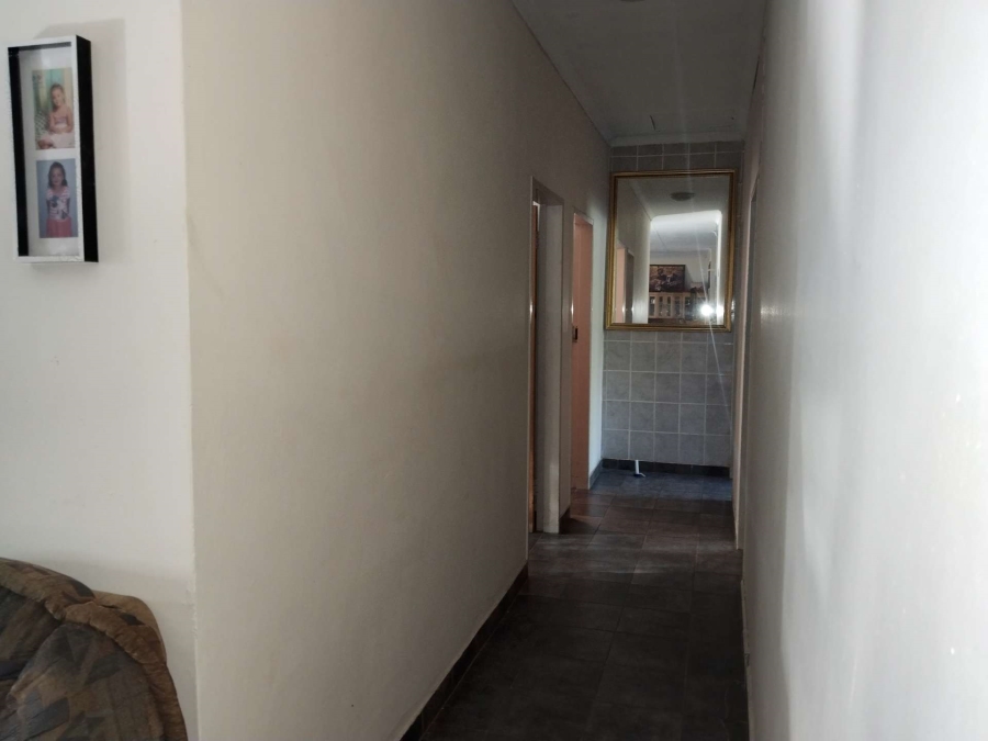 5 Bedroom Property for Sale in Kameeldrift West Gauteng