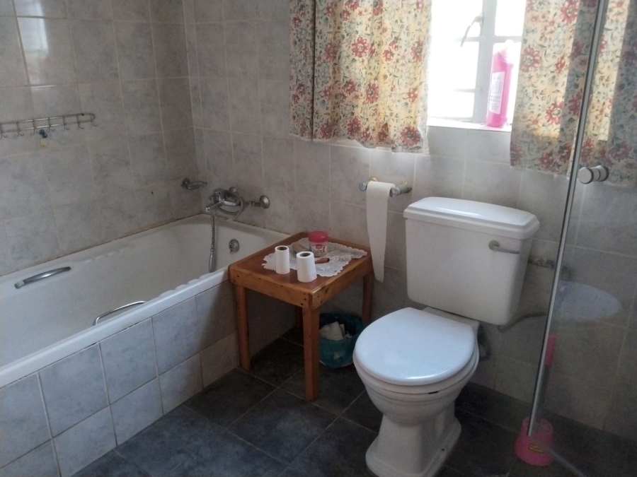 5 Bedroom Property for Sale in Kameeldrift West Gauteng