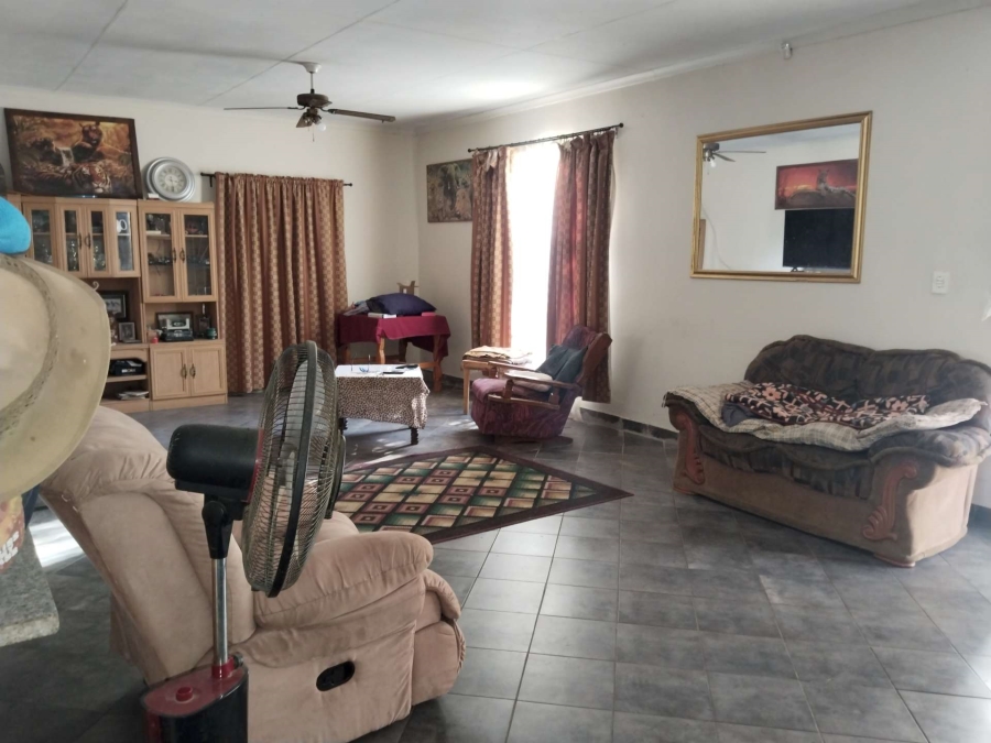 5 Bedroom Property for Sale in Kameeldrift West Gauteng