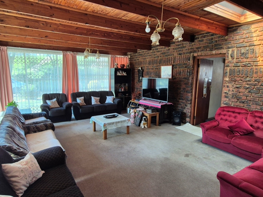 5 Bedroom Property for Sale in East Lynne Gauteng