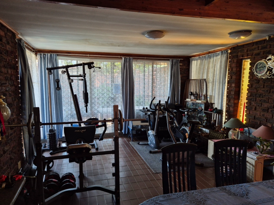 5 Bedroom Property for Sale in East Lynne Gauteng