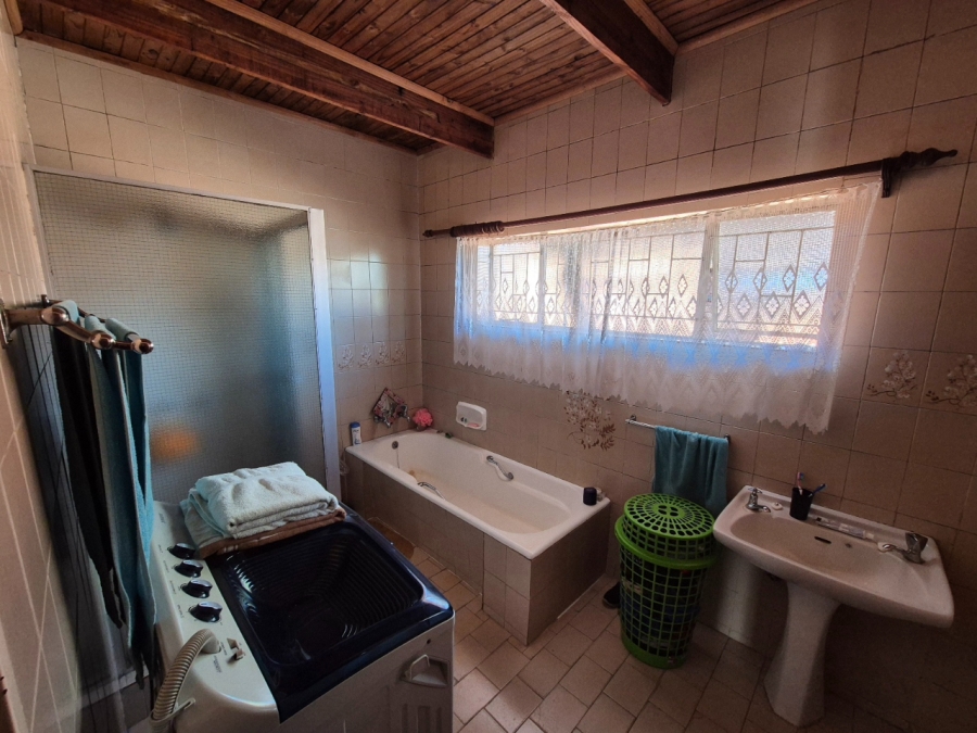 5 Bedroom Property for Sale in East Lynne Gauteng