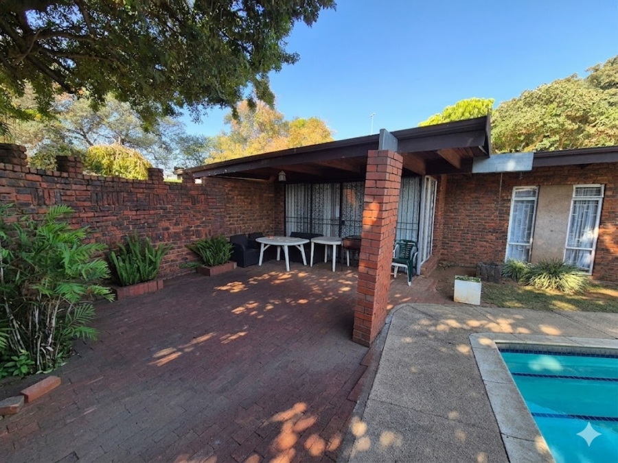 5 Bedroom Property for Sale in East Lynne Gauteng
