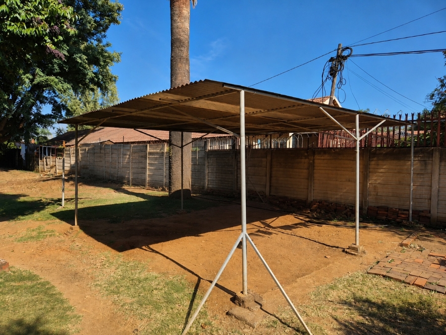 5 Bedroom Property for Sale in East Lynne Gauteng