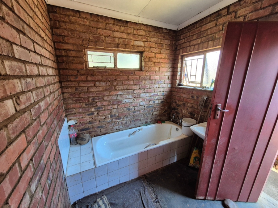 5 Bedroom Property for Sale in East Lynne Gauteng