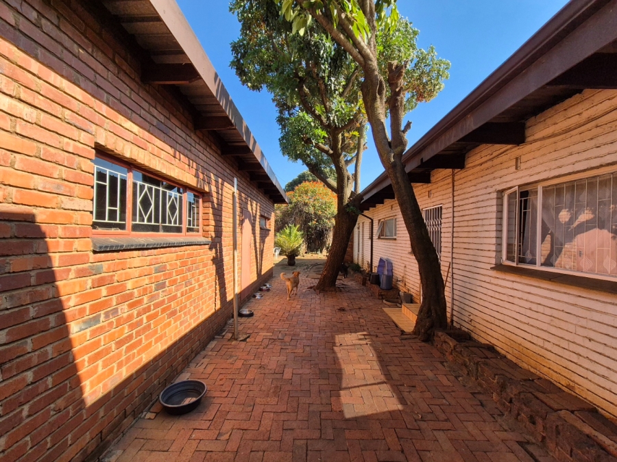 5 Bedroom Property for Sale in East Lynne Gauteng