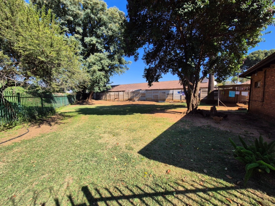 5 Bedroom Property for Sale in East Lynne Gauteng