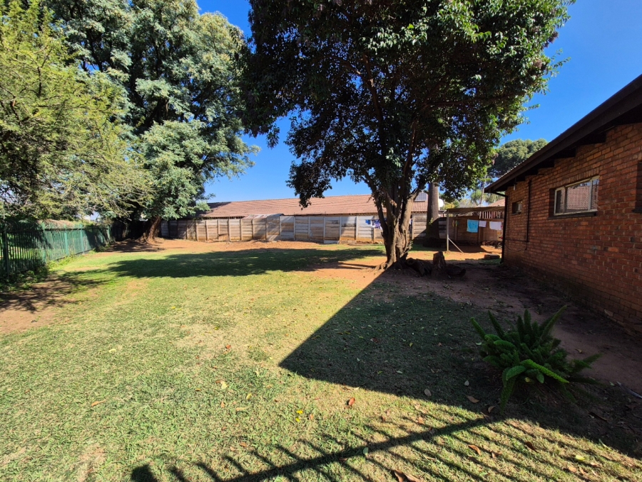 5 Bedroom Property for Sale in East Lynne Gauteng