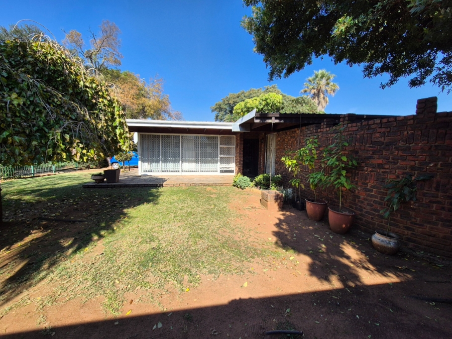 5 Bedroom Property for Sale in East Lynne Gauteng