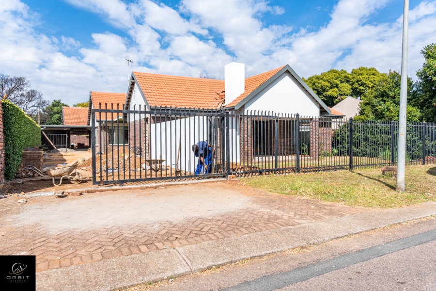 To Let 3 Bedroom Property for Rent in Garsfontein Gauteng