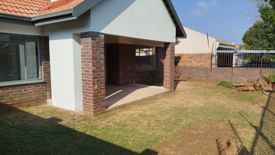 3 Bedroom Property for Sale in Garsfontein Gauteng
