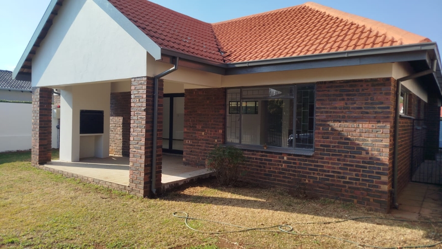 3 Bedroom Property for Sale in Garsfontein Gauteng