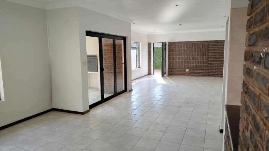 3 Bedroom Property for Sale in Garsfontein Gauteng
