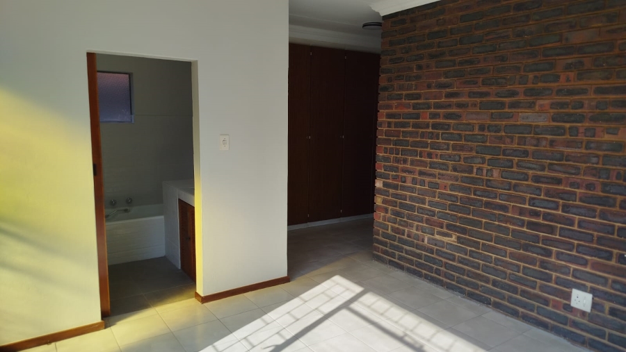 3 Bedroom Property for Sale in Garsfontein Gauteng