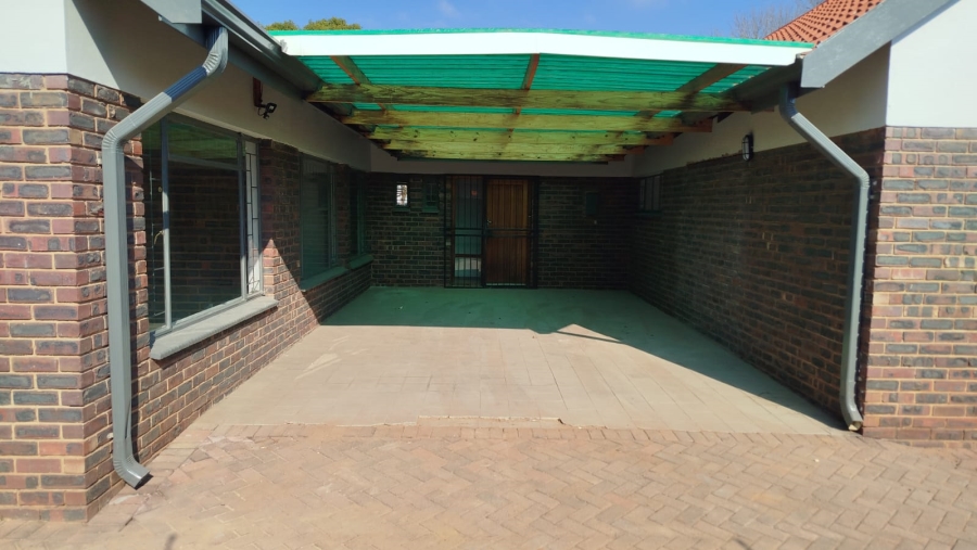 3 Bedroom Property for Sale in Garsfontein Gauteng