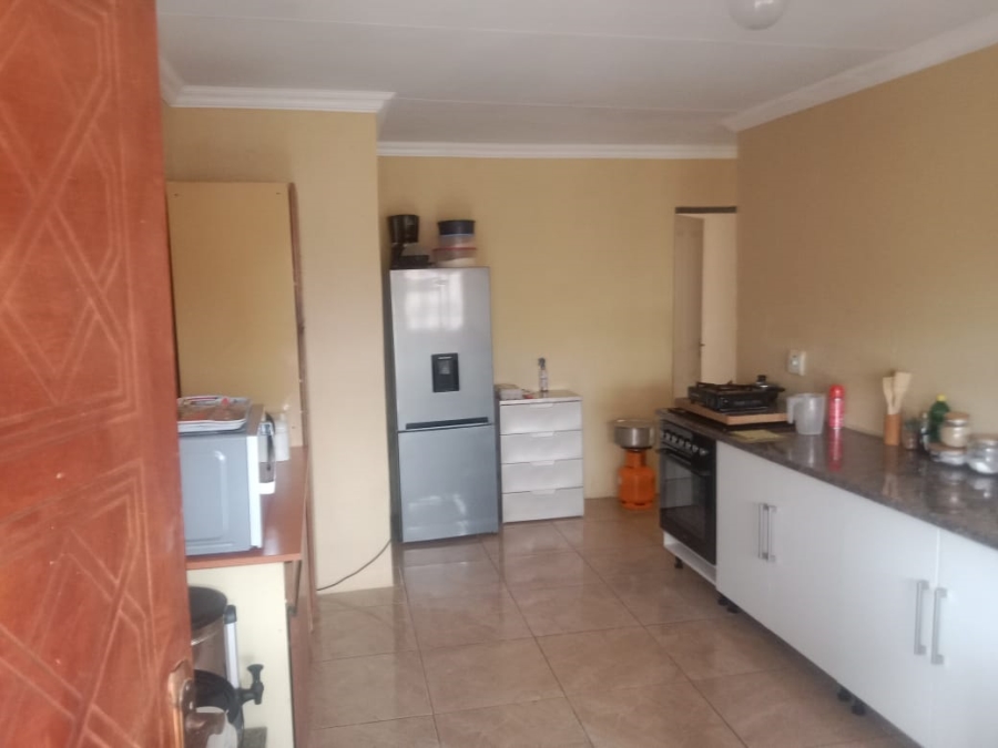2 Bedroom Property for Sale in Winterveldt Gauteng