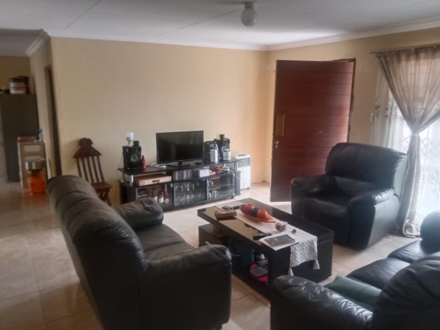 2 Bedroom Property for Sale in Winterveldt Gauteng