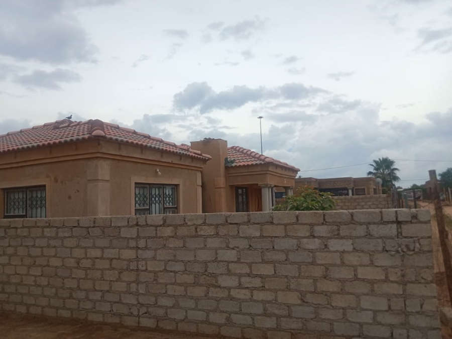 2 Bedroom Property for Sale in Winterveldt Gauteng