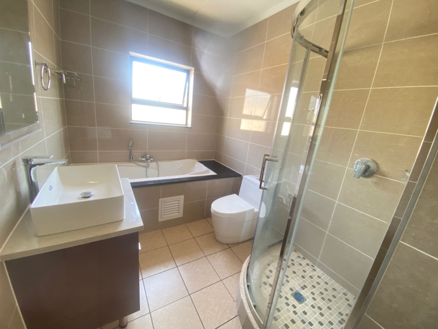 To Let 2 Bedroom Property for Rent in Blue Hills Gauteng