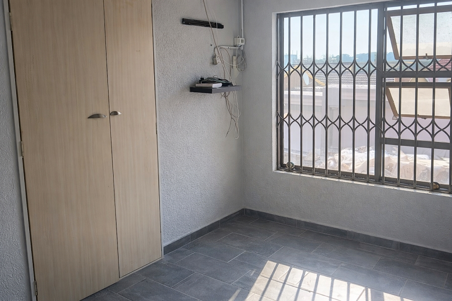 To Let 3 Bedroom Property for Rent in Esther Park Gauteng