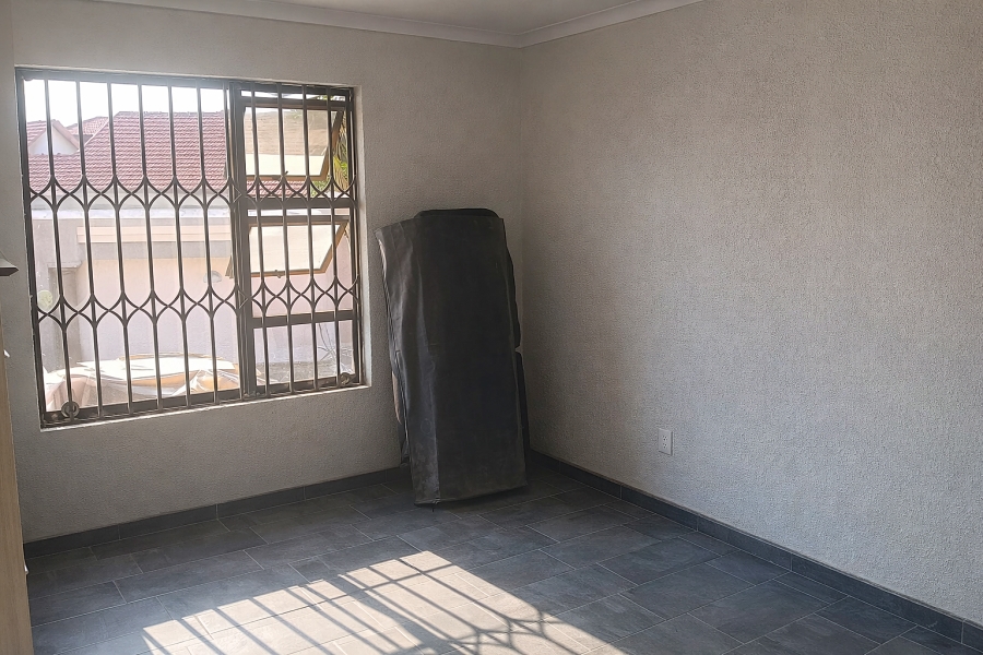 To Let 3 Bedroom Property for Rent in Esther Park Gauteng