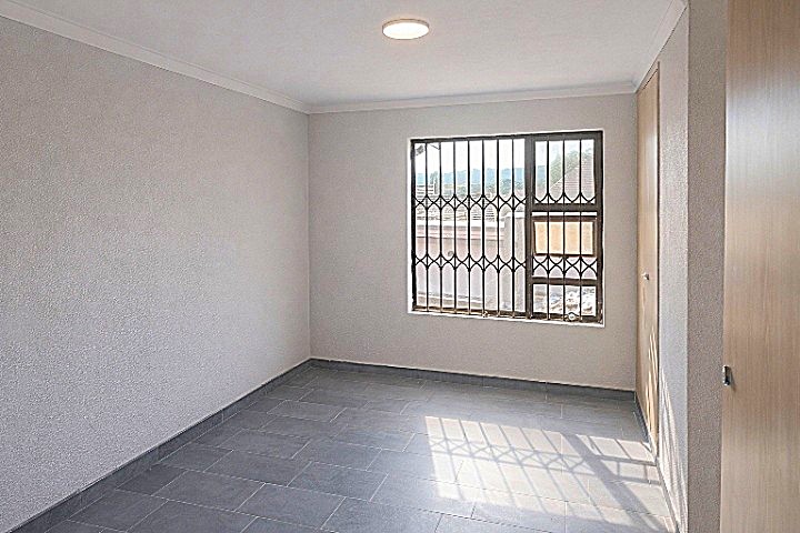 To Let 3 Bedroom Property for Rent in Esther Park Gauteng