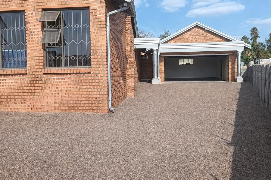 To Let 3 Bedroom Property for Rent in Esther Park Gauteng