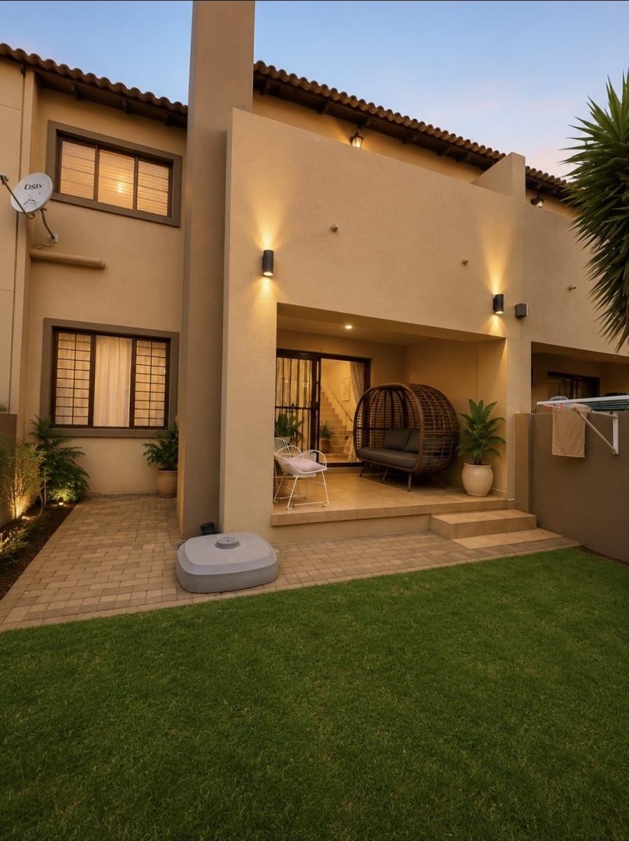 2 Bedroom Property for Sale in Noordheuwel Gauteng