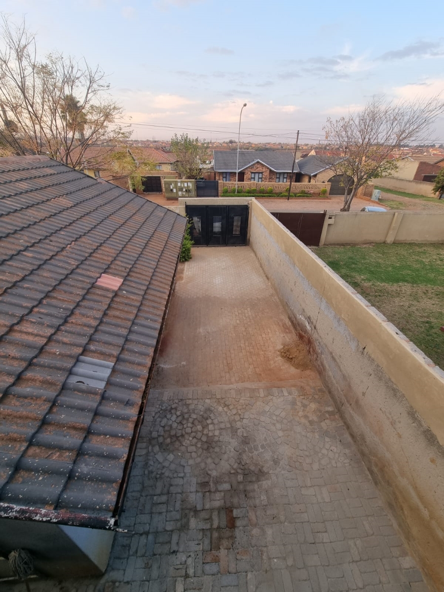 1 Bedroom Property for Sale in Protea Glen Gauteng