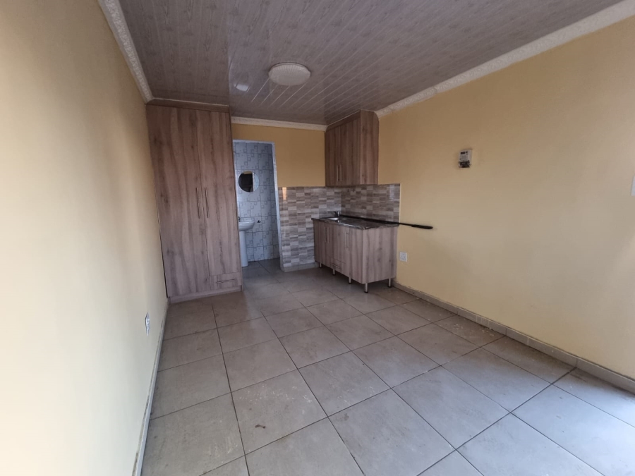 1 Bedroom Property for Sale in Protea Glen Gauteng