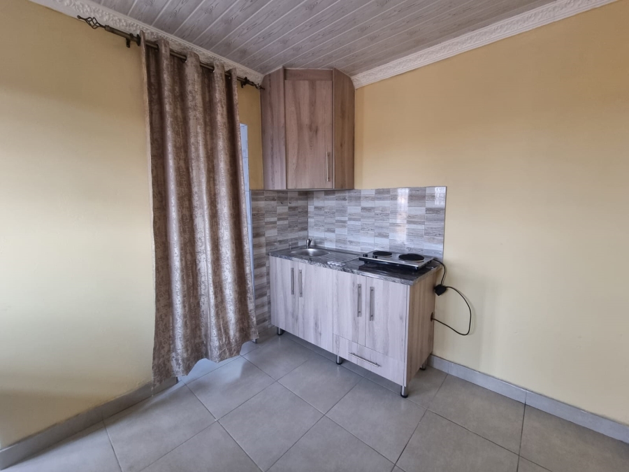 1 Bedroom Property for Sale in Protea Glen Gauteng