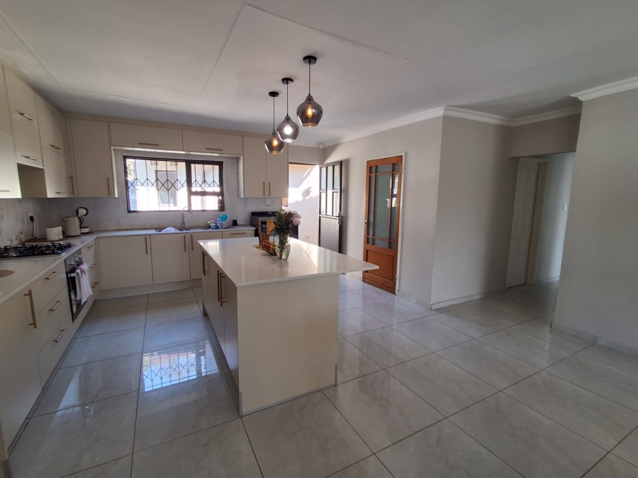 4 Bedroom Property for Sale in Strubensvallei Gauteng