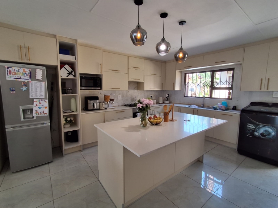 4 Bedroom Property for Sale in Strubensvallei Gauteng