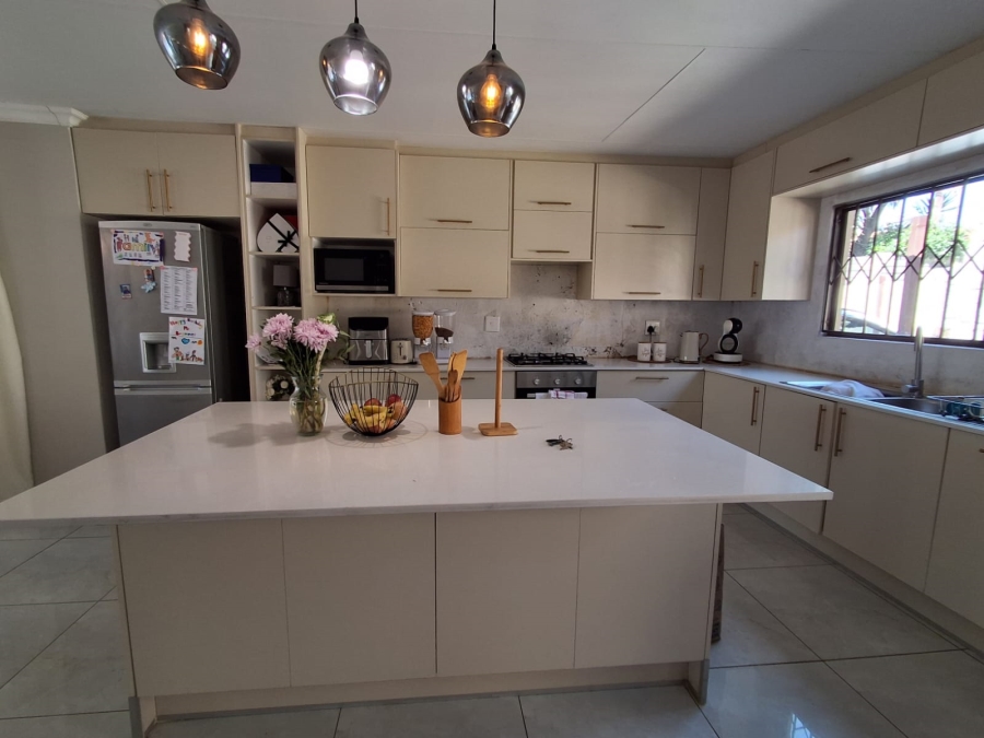 4 Bedroom Property for Sale in Strubensvallei Gauteng