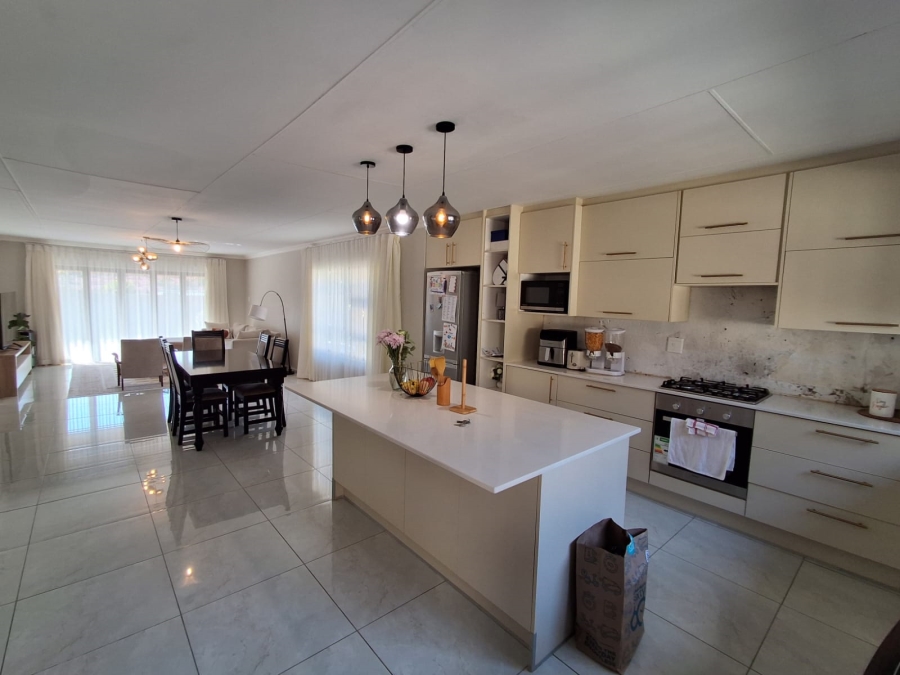 4 Bedroom Property for Sale in Strubensvallei Gauteng