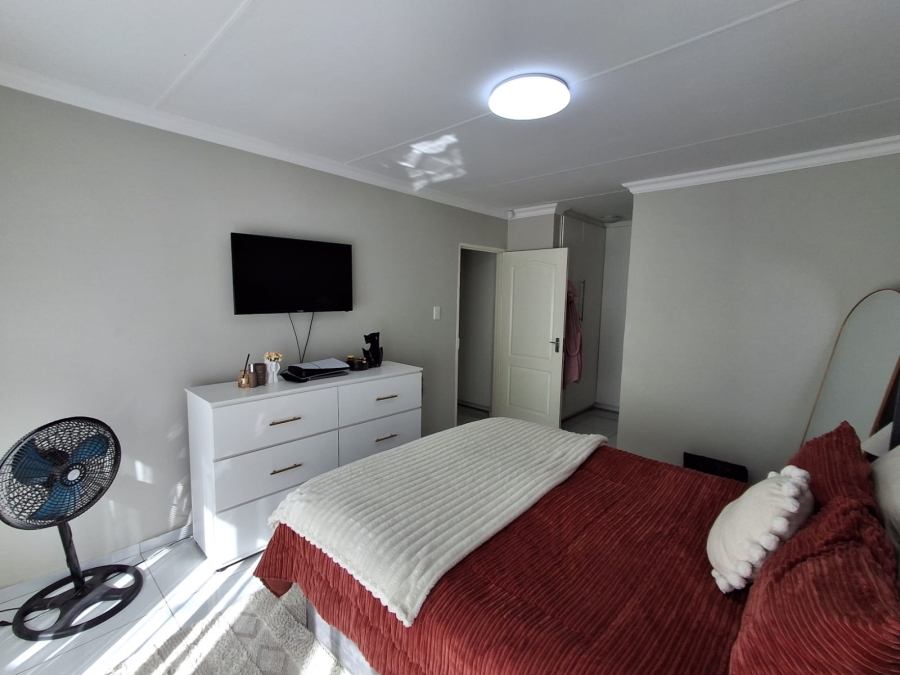 4 Bedroom Property for Sale in Strubensvallei Gauteng