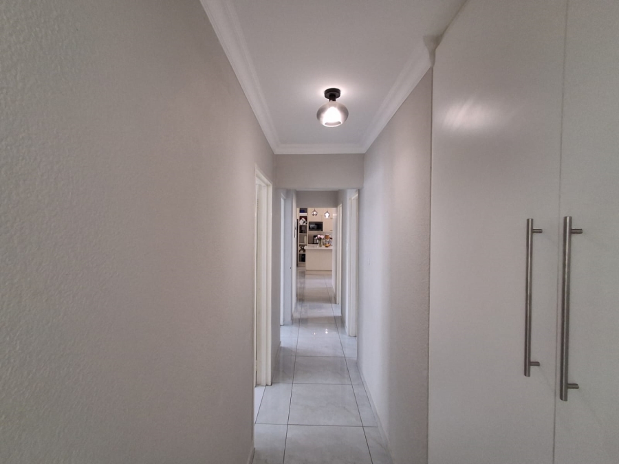 4 Bedroom Property for Sale in Strubensvallei Gauteng
