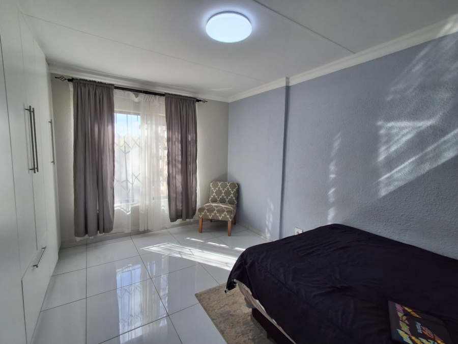 4 Bedroom Property for Sale in Strubensvallei Gauteng