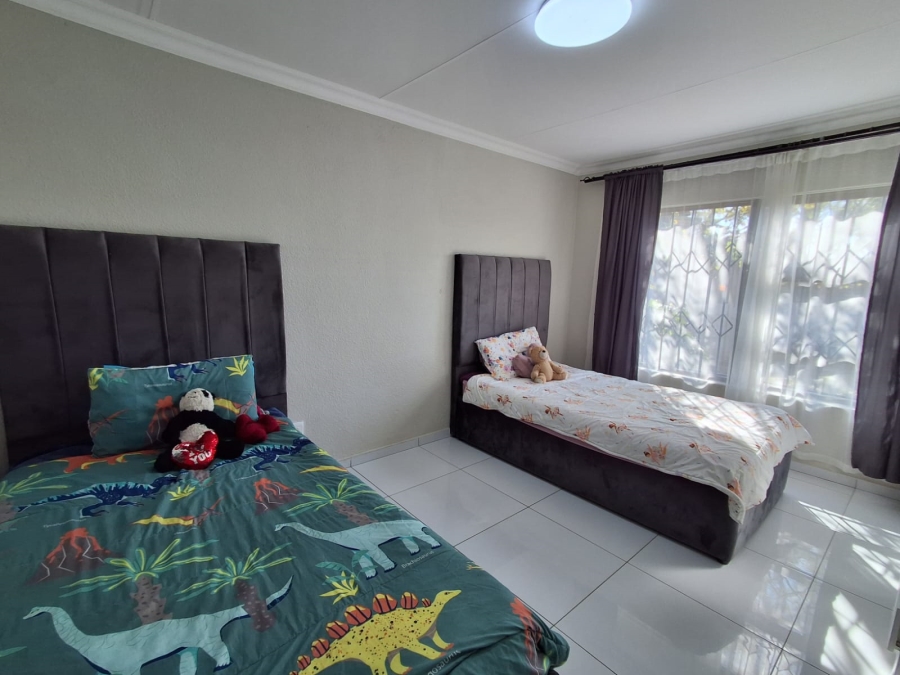 4 Bedroom Property for Sale in Strubensvallei Gauteng