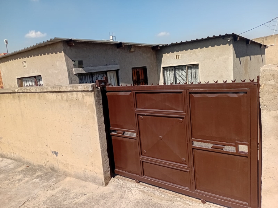 6 Bedroom Property for Sale in Ivory Park Gauteng